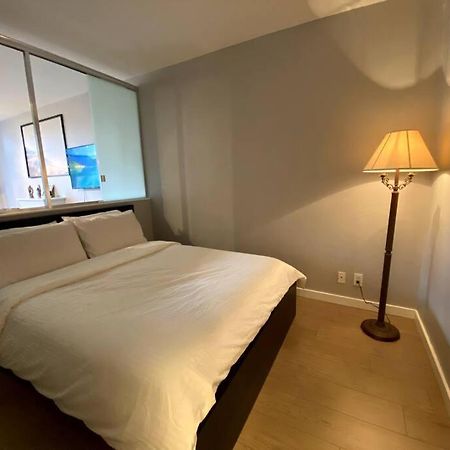 Entire Condo In Heart Of Downtown Vancouver Luaran gambar