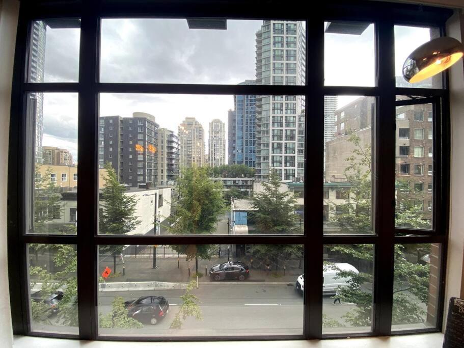 Entire Condo In Heart Of Downtown Vancouver Luaran gambar