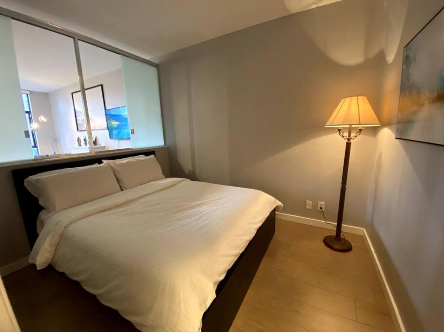 Entire Condo In Heart Of Downtown Vancouver Luaran gambar